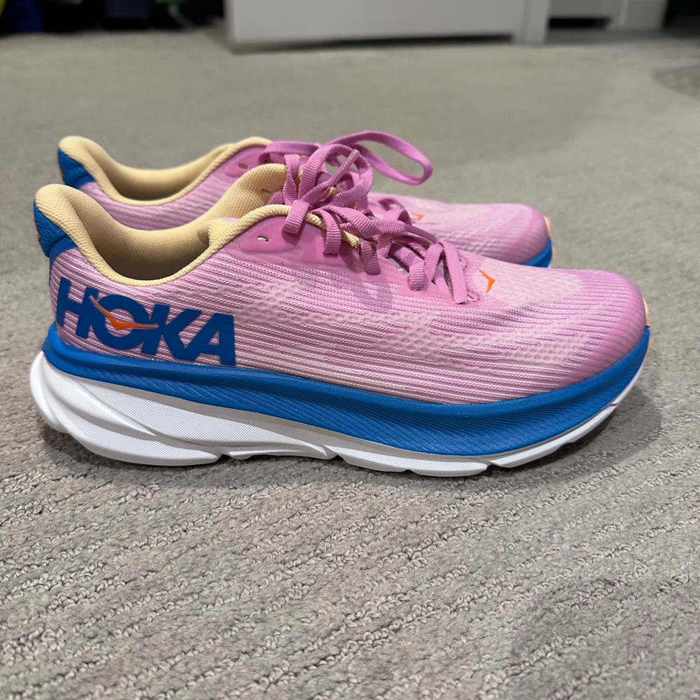 NEW Hoka Clifton pink / blue Youth size 6 = Women’s size 7.5 (no box)